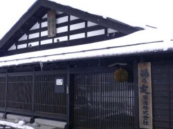 雪に覆われた福乃友の蔵
